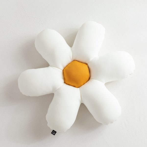 Gối trắng trí Hoa cúc trắng