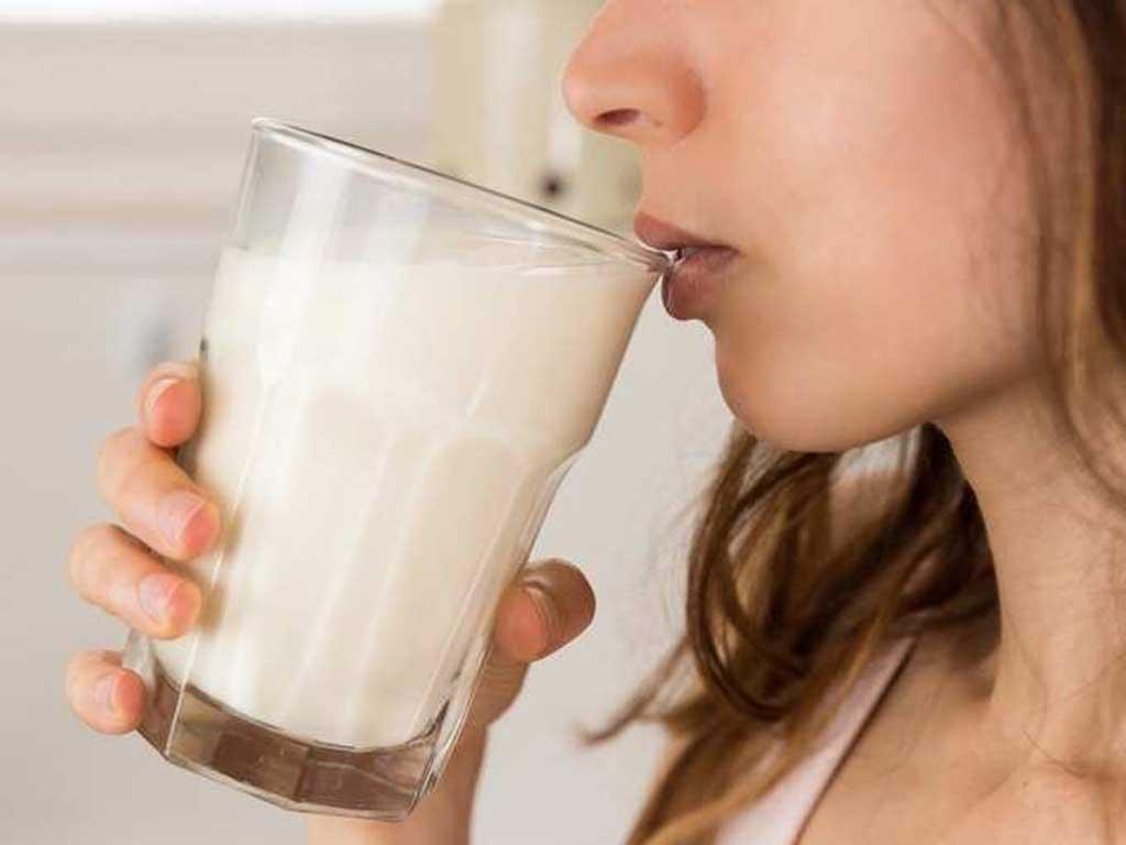 Tư thế ngủ giúp tăng chiều cao tốt nhất, phù hợp với mọi lứa tuổi 4 Uong sua giup tang chieu cao